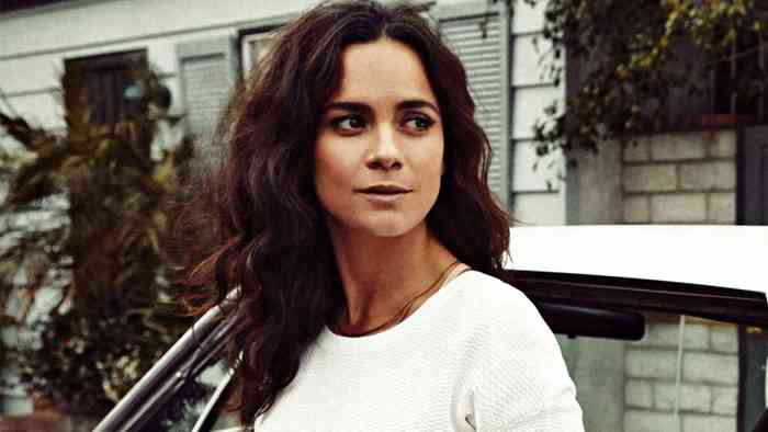 Alice Braga Net Worth, Height, Age, Affair, Career, and More