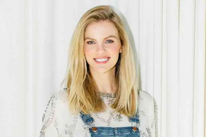 Brooklyn Decker Net Worth, Height, Age, Affair, Career, and More