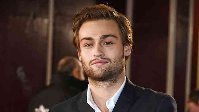 Douglas Booth Height, Age, Net Worth, Affair, Career, and More