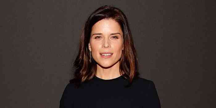 Neve Campbell Age, Net Worth, Height, Affair, Career, and More