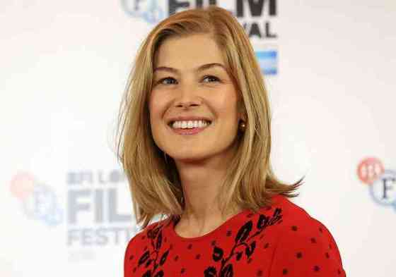 Rosamund Pike Height, Age, Net Worth, Affair, Career, and More