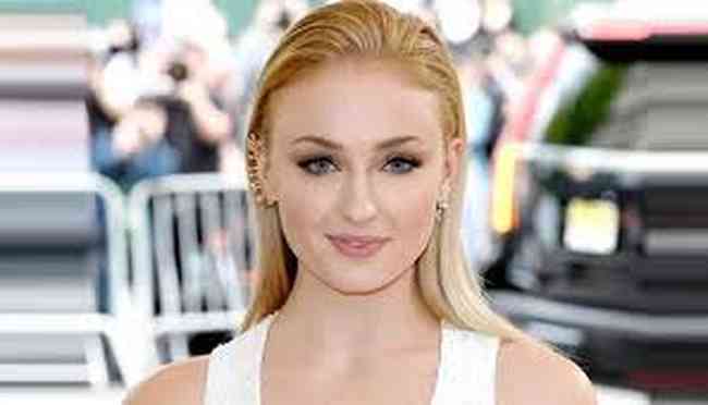 Sophie Turner Age, Net Worth, Height, Affair, Career, and More