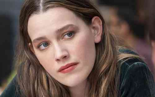 Victoria Pedretti Age, Net Worth, Height, Affair, Career, and More