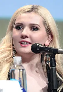 Abigail Breslin Age, Net Worth, Height, Affair, and More