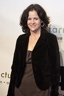 Ally Sheedy Age, Net Worth, Height, Affair, and More