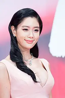 Clara Lee Height, Age, Net Worth, More