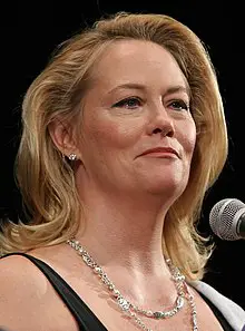 Cybill Shepherd Age, Net Worth, Height, Affair, and More