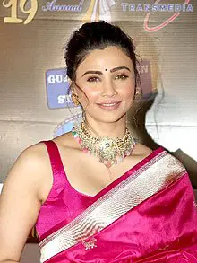 Daisy Shah Age, Net Worth, Height, Affair, and More