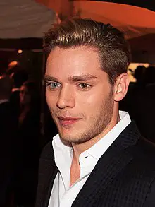 Dominic Sherwood Height, Age, Net Worth, More