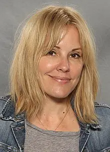 Emma Caulfield Age, Net Worth, Height, Affair, and More