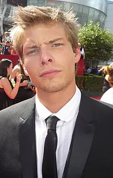 Hunter Parrish Height, Age, Net Worth, More