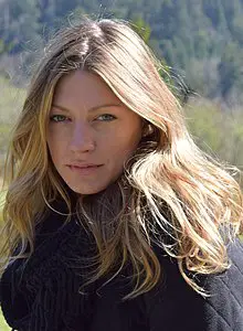 Jes Macallan Height, Age, Net Worth, More