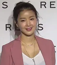 Lee Si-young Biography