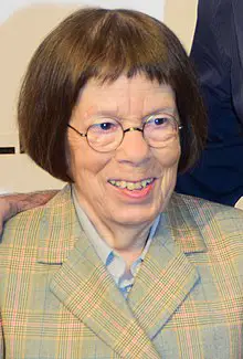Linda Hunt Net Worth, Height, Age, and More