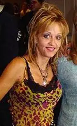Linnea Quigley Age, Net Worth, Height, Affair, and More