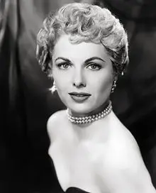 Martha Hyer Age, Net Worth, Height, Affair, and More