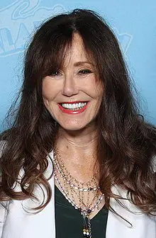 Mary McDonnell Biography
