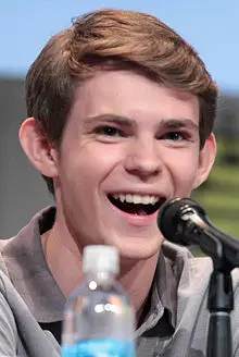 Robbie Kay Height, Age, Net Worth, More