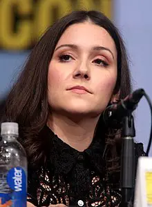 Shannon Woodward Age, Net Worth, Height, Affair, and More